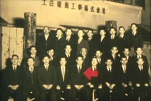 現在の四電工の前身、土佐電気工事株式会社の幹部と創業者※写真中央