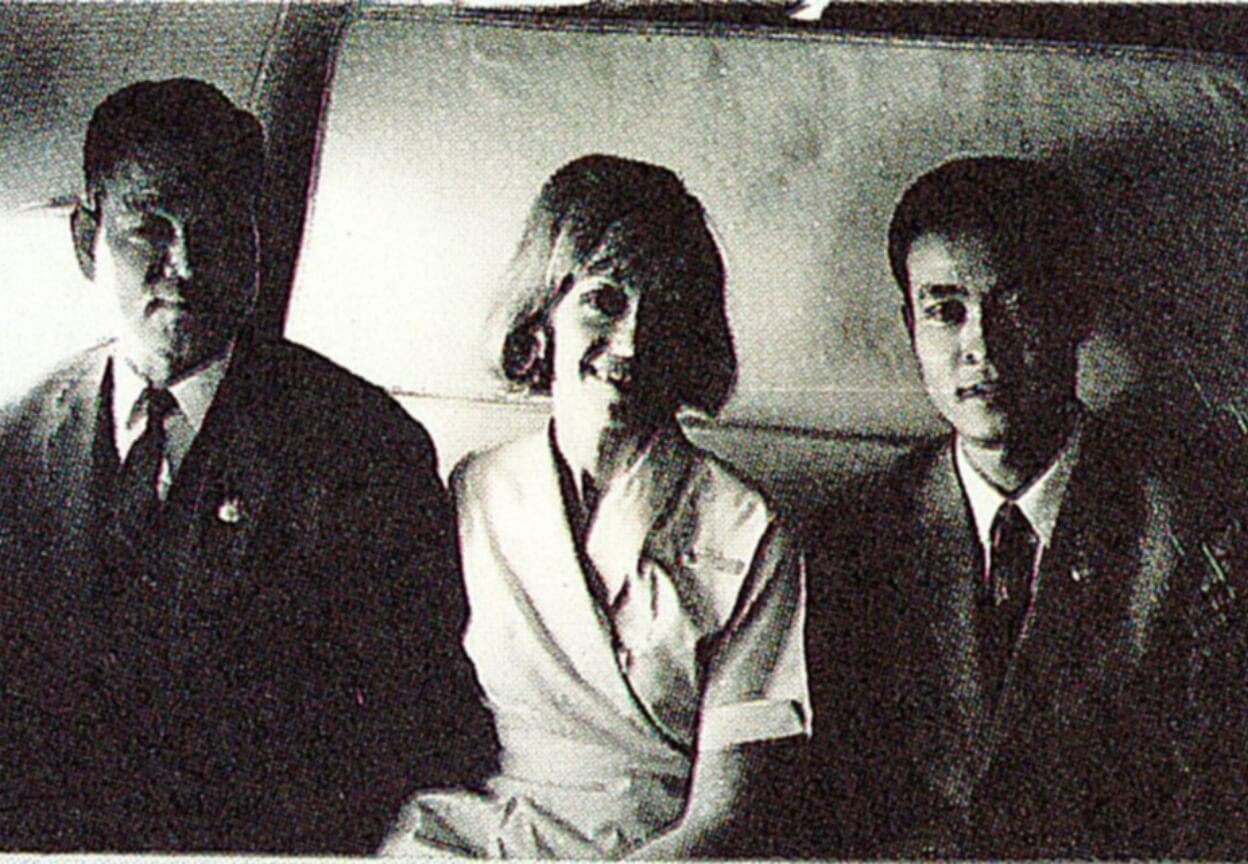 大学を卒業したばかりの彌典とアメリカグレーバー社を視察